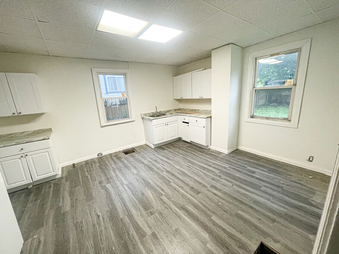 Building Photo - 1320 16th Ave
