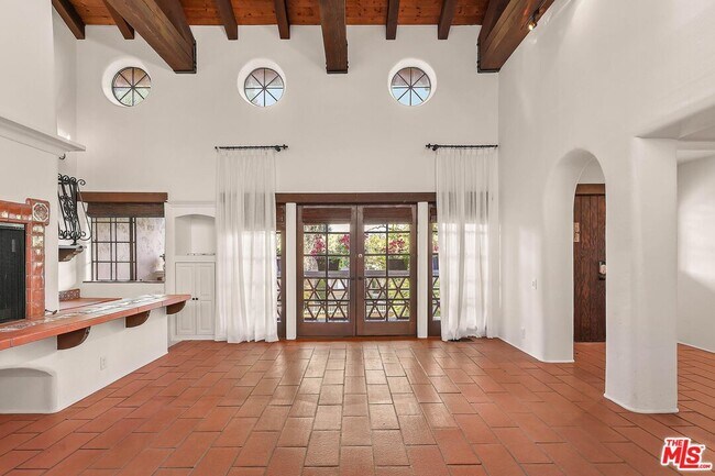 Foto del edificio - 12310 Laurel Terrace Dr