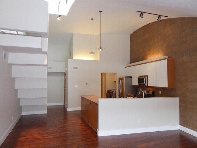 Building Photo - 4216 Bay Ct NE
