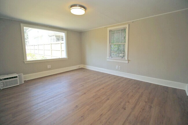 Building Photo - 218 South Holly Street