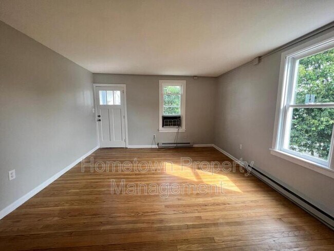 Foto del edificio - 338 W 2nd St