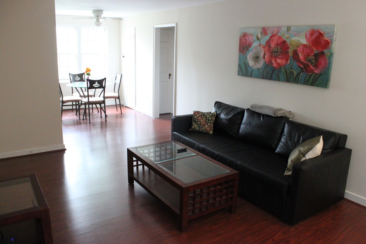 Foto principal - 209 E Glebe Rd