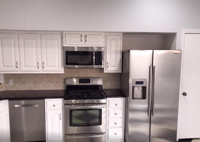 Foto del edificio - 13043 Skymeadow Dr