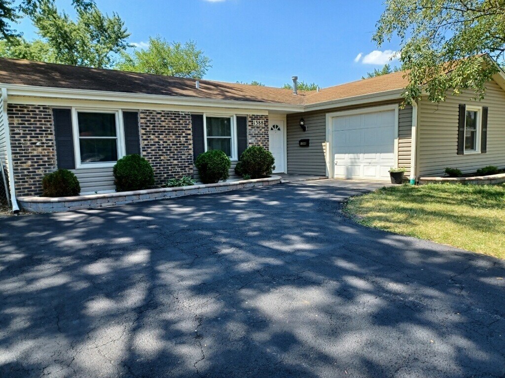 1388 Laurie Ln, Hanover Park, IL 60133 House Rental in Hanover Park
