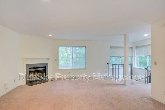 Building Photo - 1214 Clifden Green