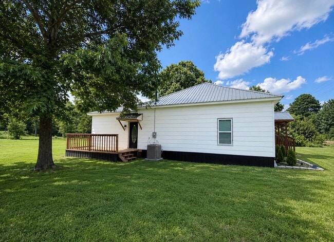 Building Photo - 192 Taska Rd