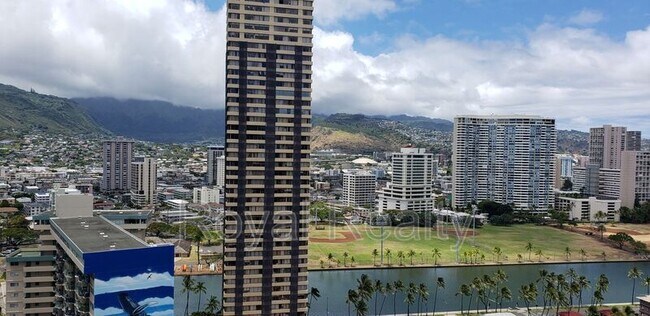 Building Photo - 1925 Kalakaua Ave