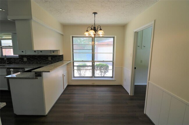 Foto del edificio - 1819 Fall Meadow Dr
