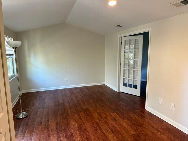 Building Photo - 415 2nd Ave