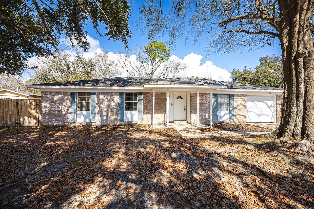 Primary Photo - Charming 3-Bed, 2-Bath Home in Pascagoula ...