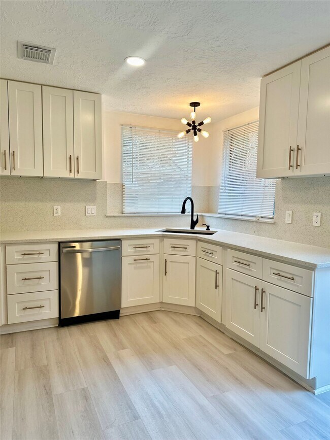 Foto del edificio - 15427 Swan Creek Dr