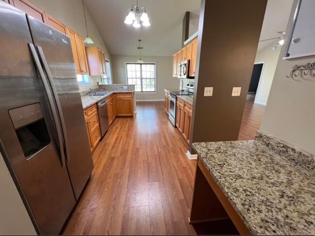 Building Photo - Private 3 Bed/2 Bath House in St. James School area!!
