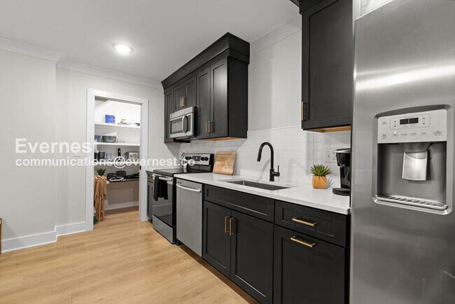 Building Photo - 110 Duke St