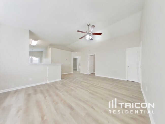 Building Photo - 3254 Kelling St