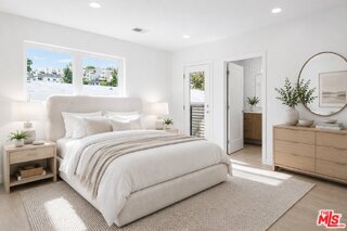 Foto del edificio - 2115 1/2 Beachwood Drive, Los Angeles, CA 90068 - 3 BR 3 BA house