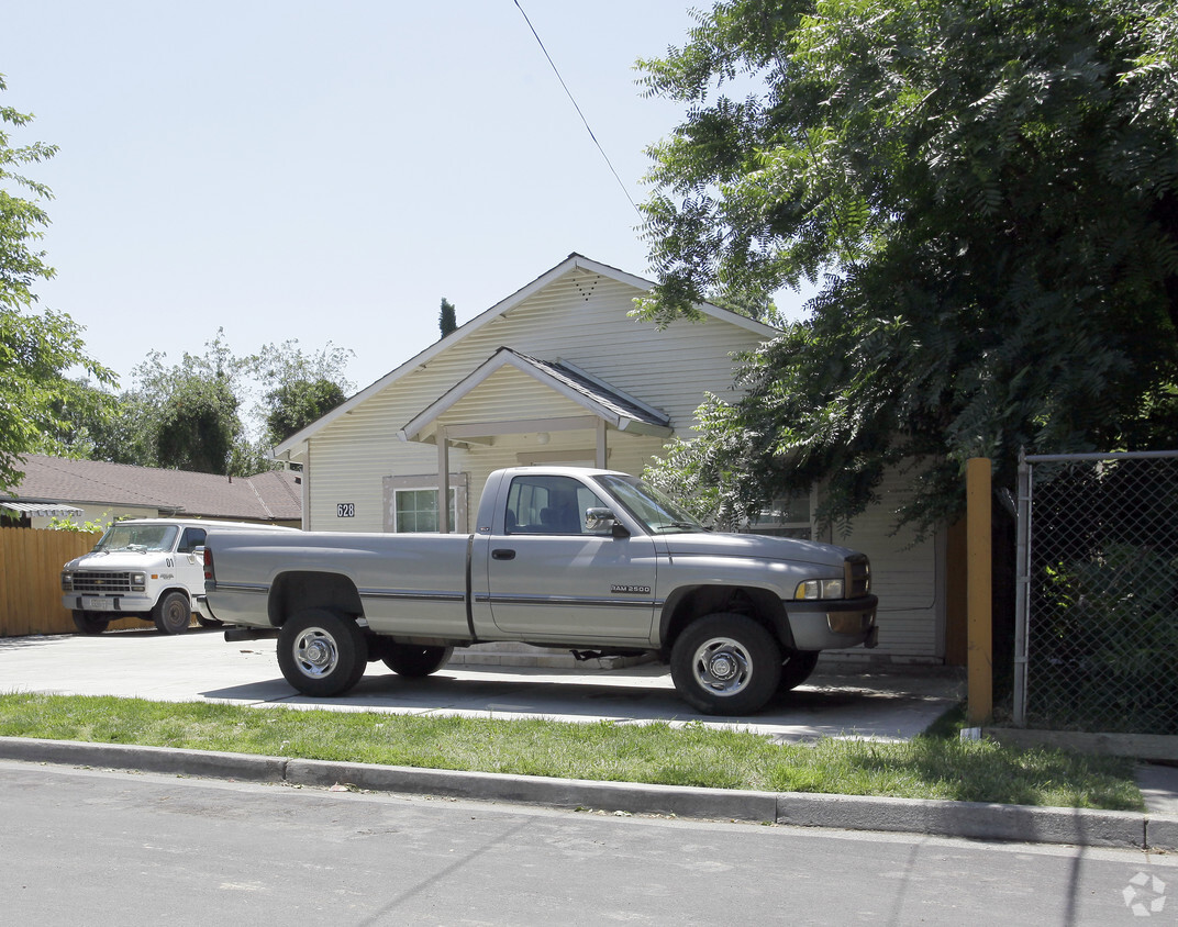 Building Photo - 628 Solano St