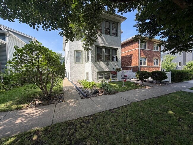 Foto del edificio - 9002 Sheridan Ave