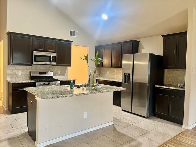 Building Photo - 1810 Bravos Manor Ln