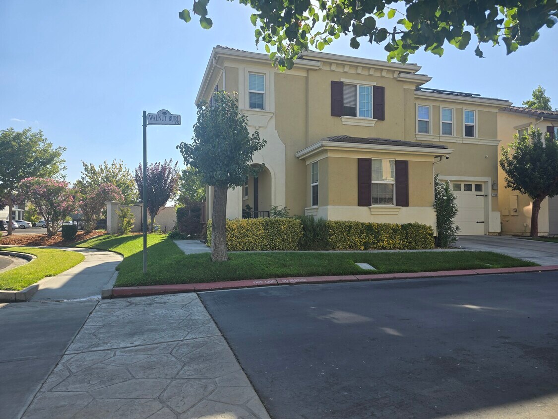 Foto del edificio - 17302 Walnut Burl Ln