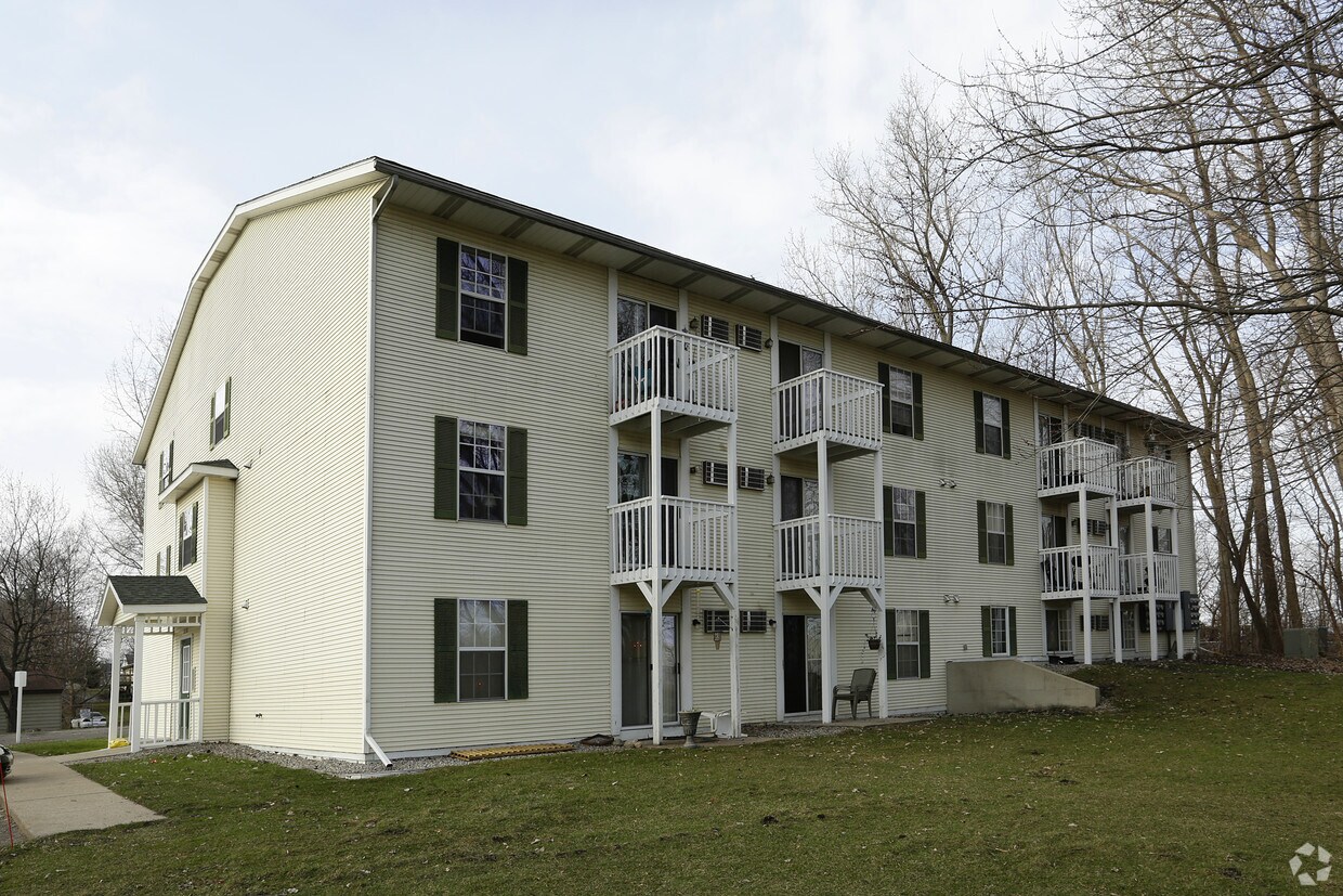 Primary Photo - Cattail Cove Apartments