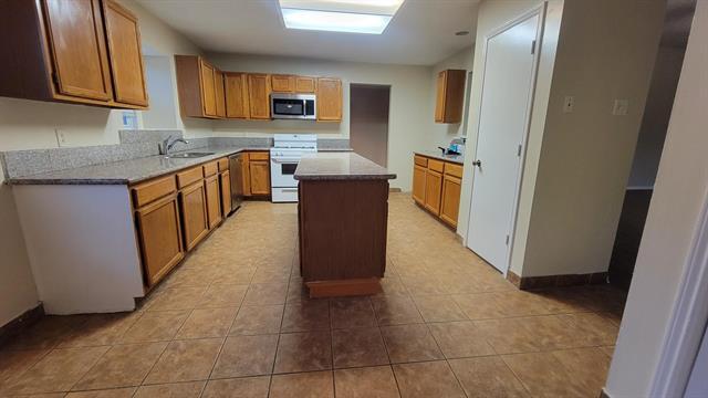 Foto del edificio - 7122 Lyons Rd