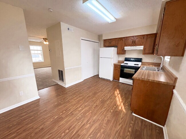 Foto del edificio - 1840 Summerhaven Ave