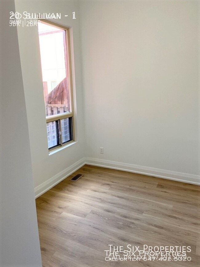 Building Photo - Lovely 3 Bedroom 2 Bath Unit