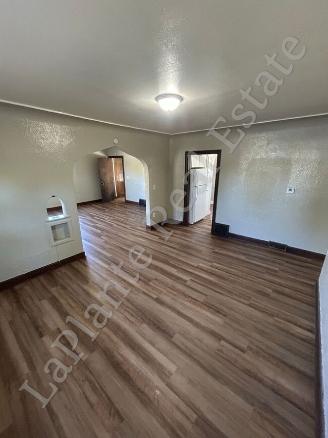 Building Photo - 2647 Greenway St