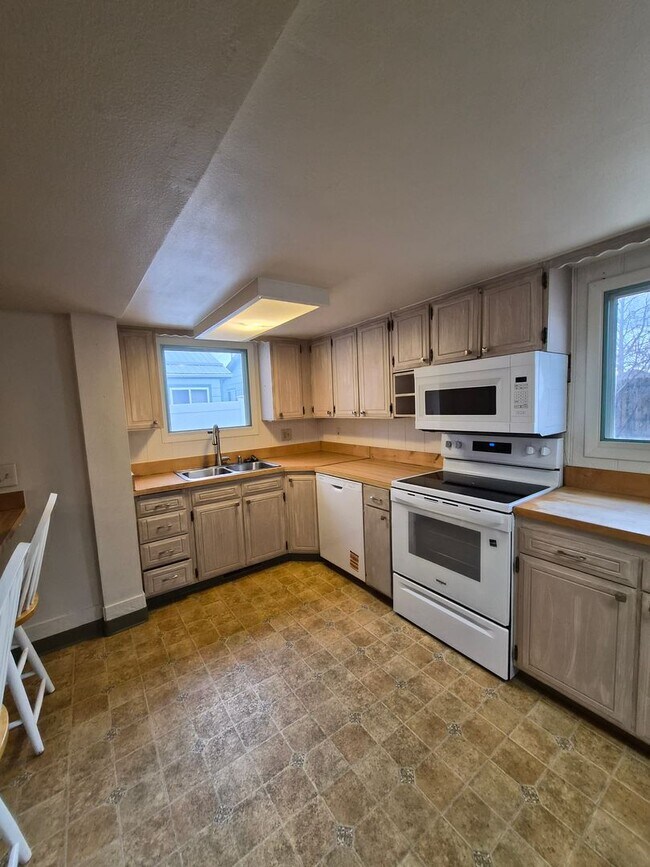 Foto del edificio - Bright & Charming 3-Bedroom Home in a Great Neighborhood