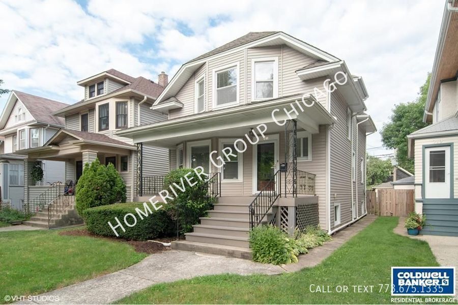 Primary Photo - Charming Oak Park Home