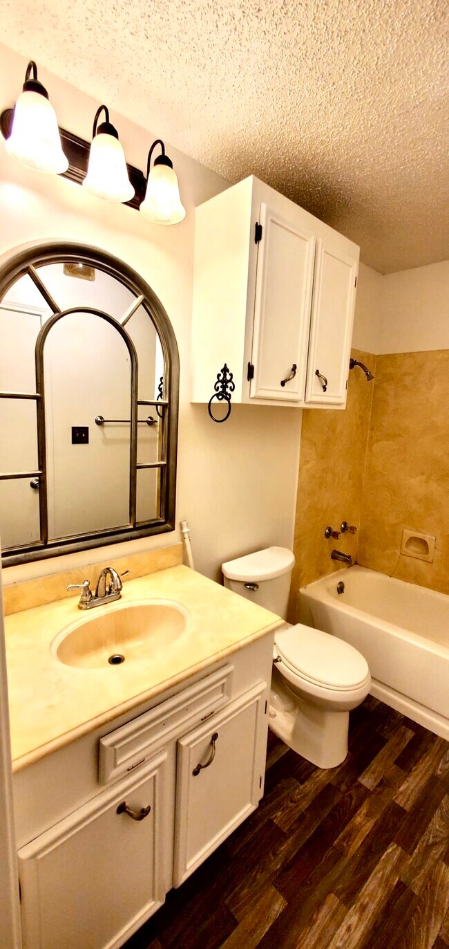 Foto del edificio - 1842 N Tallowood Dr