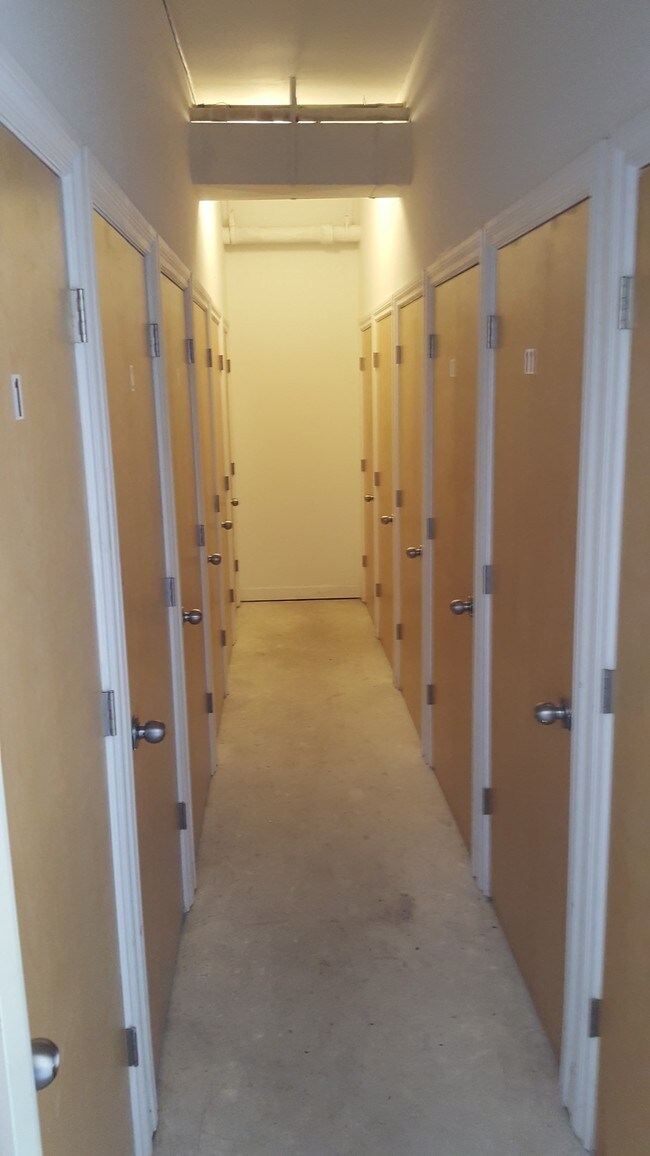 Foto del edificio - 720 W 47th St