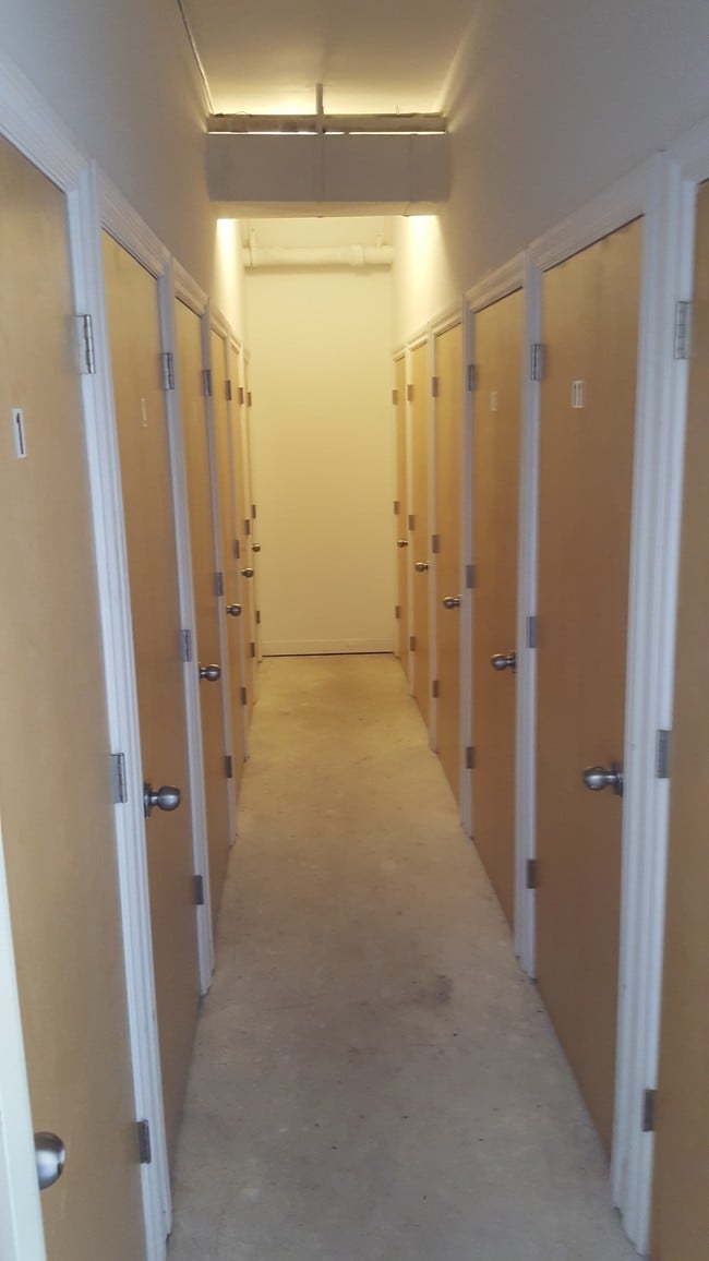 Interior Photo - 720 W 47th St