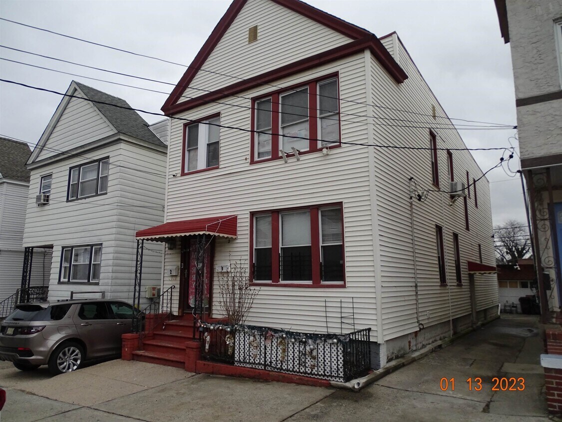 Primary Photo - 332 Fulton Ave