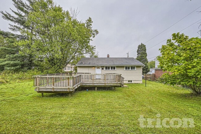 Foto del edificio - 2012 Royal Garden Dr