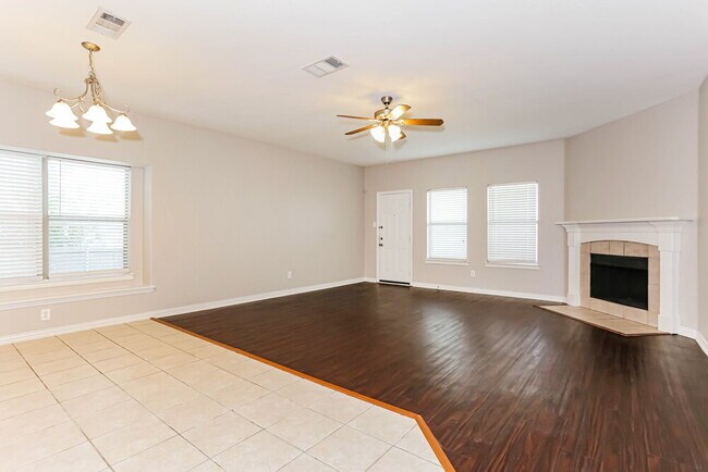 Building Photo - 127 Brook Hollow Ln