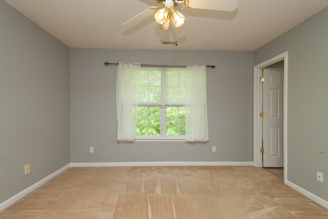 Foto del edificio - 230 Black Bird Ct