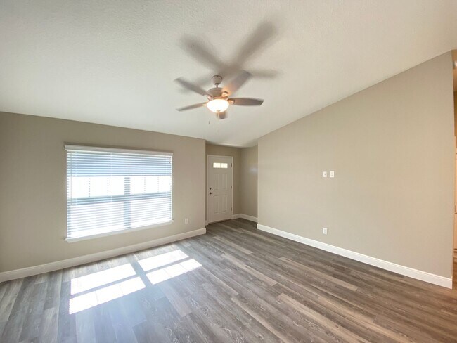 Foto del edificio - Custom Home - Desirable SE Ocala Neighborhood 3/2/2 **Won't Last**