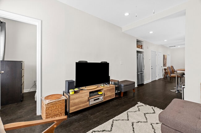 Building Photo - 2338 W 18th Pl