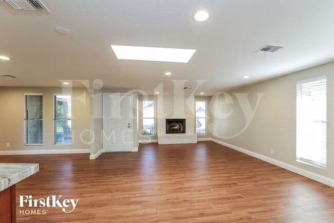 Foto del edificio - 2109 N Verano Way