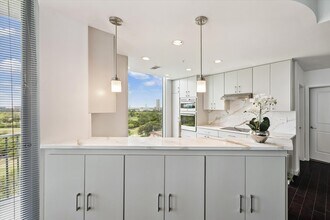 Building Photo - 5925 Almeda Rd