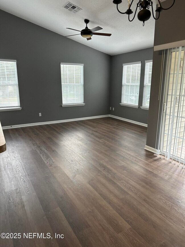 Foto del edificio - 575 Oakleaf Plantation Pkwy
