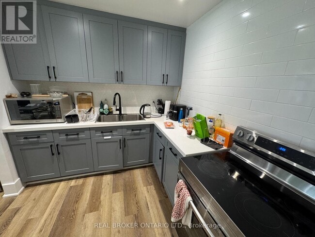 Photo du bâtiment - 50 Benson Ave