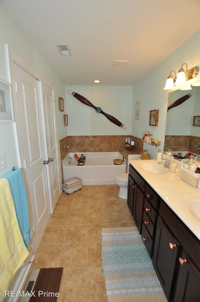 Foto del edificio - 5464 Safe Harbour Way