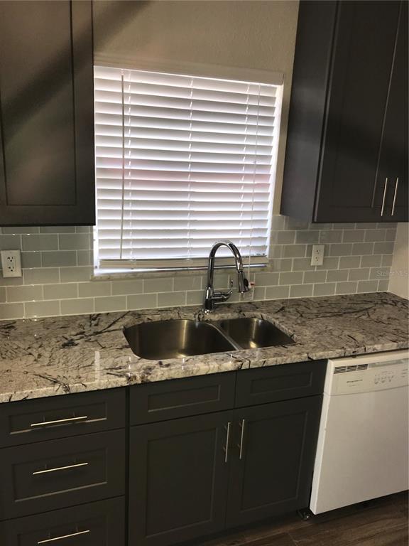 Foto del edificio - 21322 Stillwater Ave