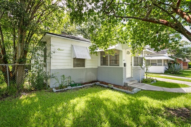 Building Photo - 845 Melson Ave