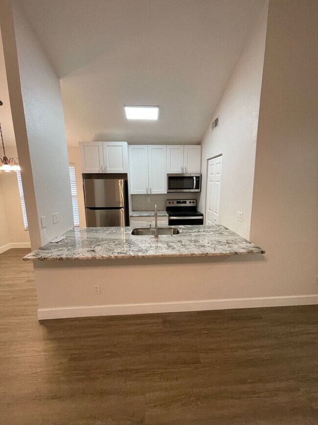 Foto del edificio - Amazing 3/2 located in desirable Palm Harb...