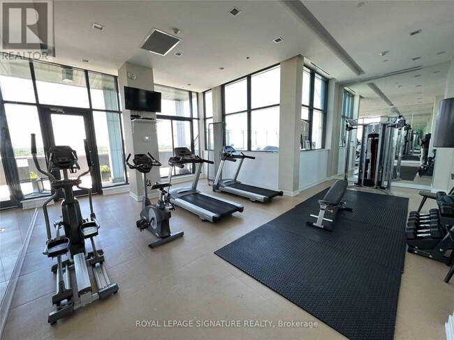 Photo du bâtiment - 75 The Donway W