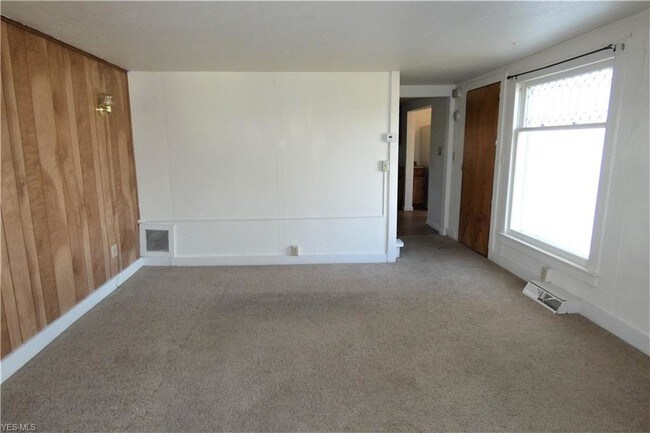 Building Photo - 15870 Ravenna Rd
