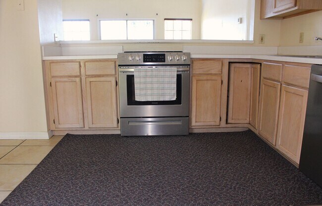 Building Photo - 3036 Dellcrest Pl